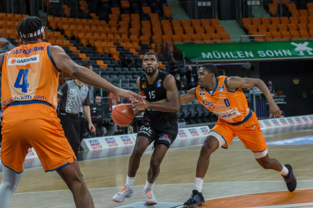 全场欢腾的 全场欢腾的